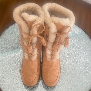 NWOT Coach Tuesday Ladies Camel Colored  Shearling Lace-Up Boots Size 8B
